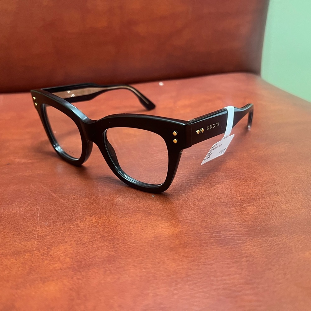Gucci Black Cat-Eye Glasses Bold Design